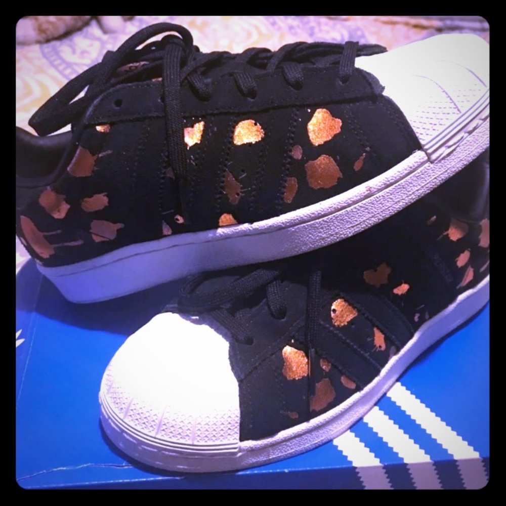 COPY - Adidas superstars RARE HTF!!! 7.5 Women’s